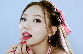 Bạn tình của Nayeon TWICE bị quay lén